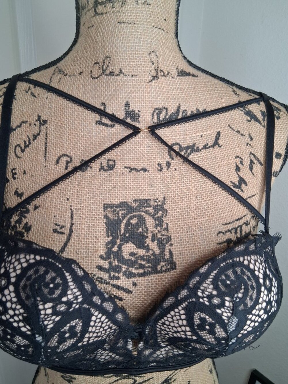 Victoria’s Secret Bombshell Black Lace Push-Up Bra 36A - Picture 3 of 12